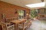 Freistehendes Einfamilienhaus mit großem Grundstück - Terrasse mit Kamin